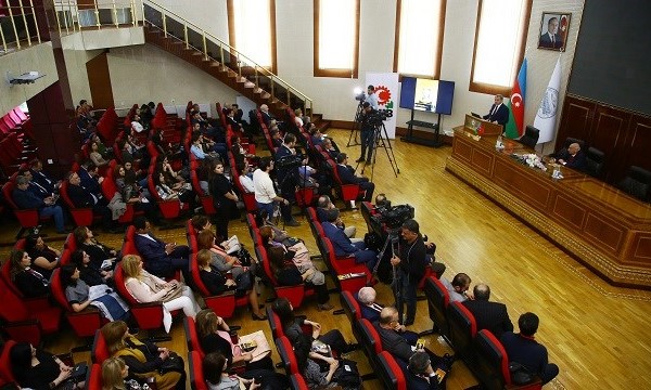 Bakü’de “Türk Dünyası Elçileri: Nesimi” sempozyumu