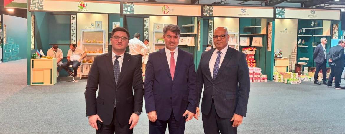 TÜİB Yönetim Kurulu Başkanı Hüseyin Büyükfırat, Mekke şehrinde düzenlenen Uluslararası Helal Fuarı’na katılarak Azerbaycan Pavilyonu’nu ziyaret etti.