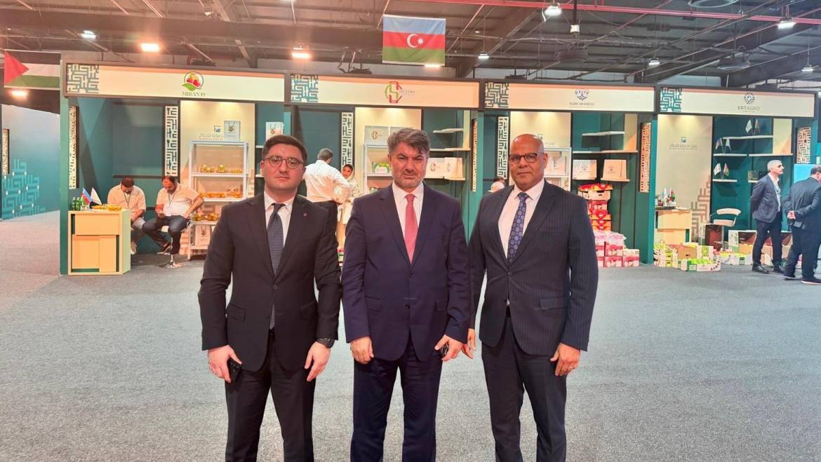 TÜİB Yönetim Kurulu Başkanı Hüseyin Büyükfırat, Mekke şehrinde düzenlenen Uluslararası Helal Fuarı’na katılarak Azerbaycan Pavilyonu’nu ziyaret etti.